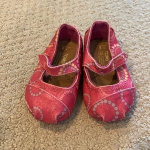 Pink TOMS size T3